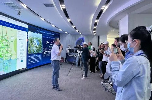 掃地掃出 大名堂 記民革黨員 山西省五一勞動獎?wù)芦@得者馮勁松